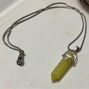 FAUX PERIDOT AND PEARL PENDANT WITH SILVER PLATED NECKLACE